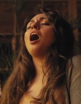 Секс-сцена из фильма с горячей брюнеткой
